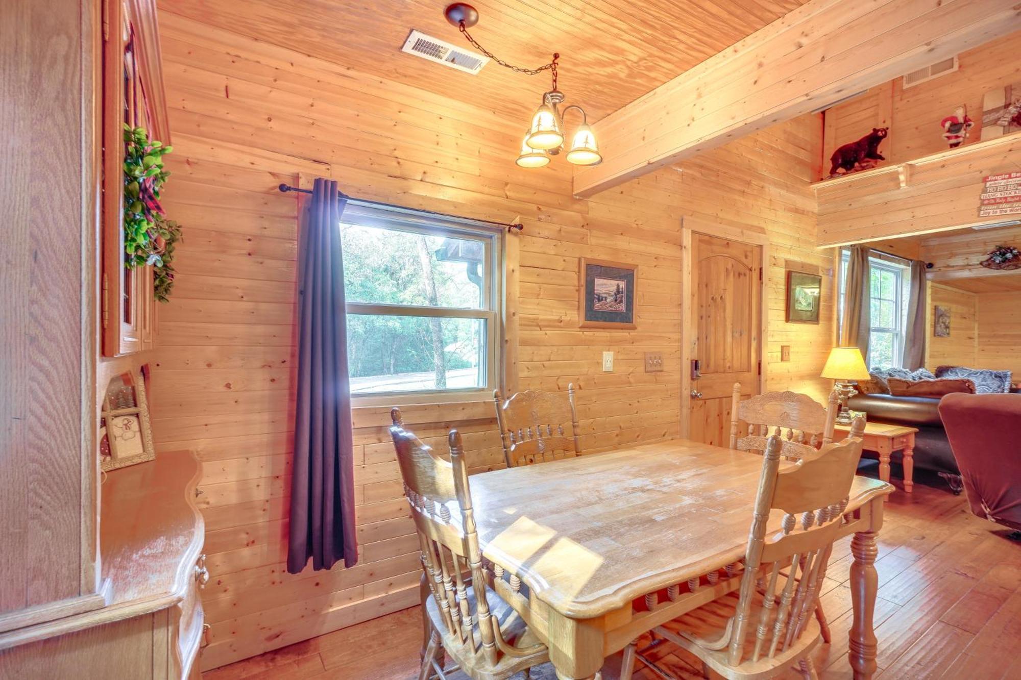 Just Fur Relaxin Sevierville Cabin With Hot Tub! Exterior photo
