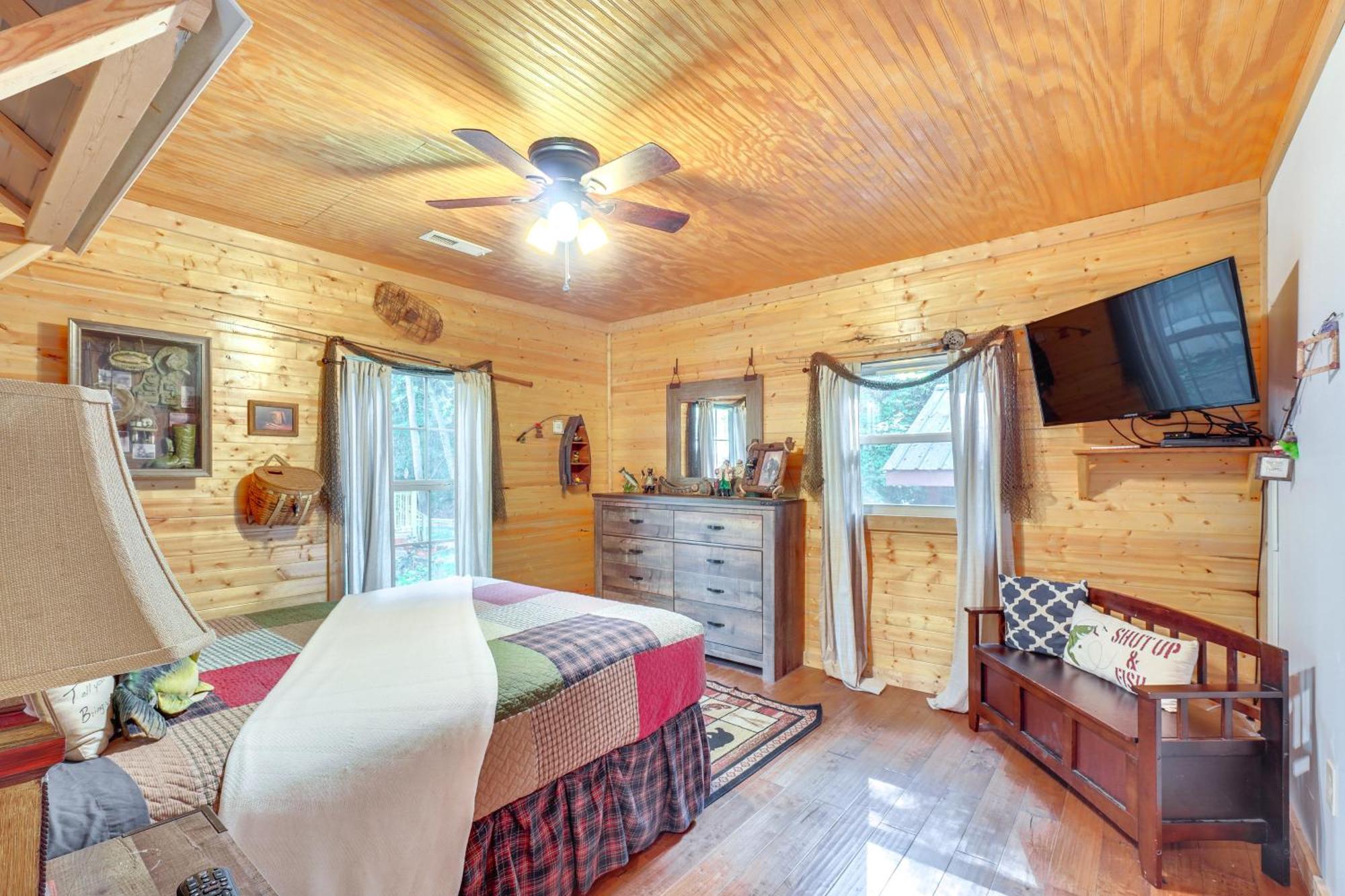 Just Fur Relaxin Sevierville Cabin With Hot Tub! Exterior photo