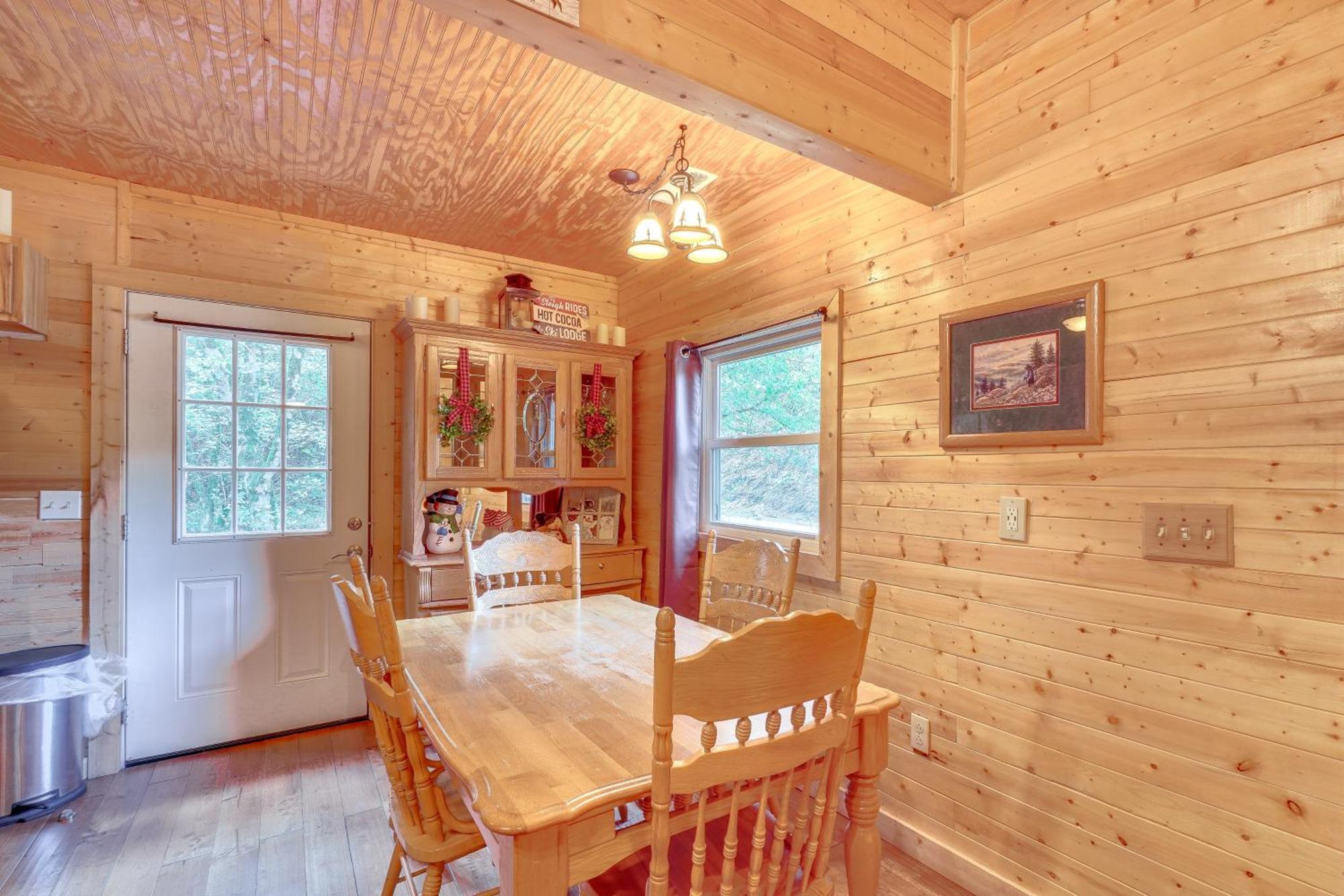 Just Fur Relaxin Sevierville Cabin With Hot Tub! Exterior photo