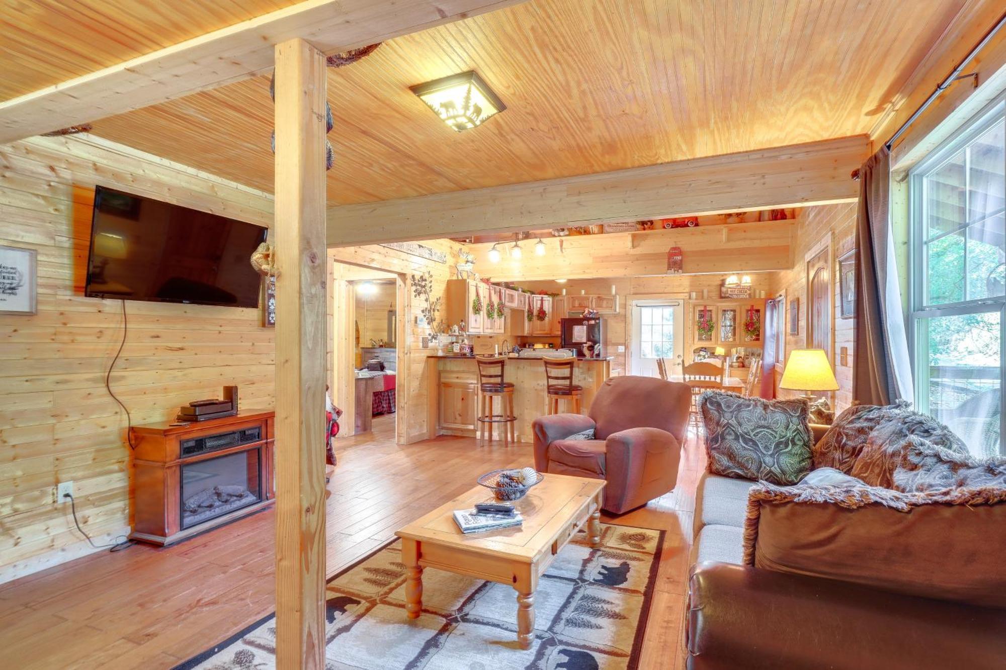 Just Fur Relaxin Sevierville Cabin With Hot Tub! Exterior photo
