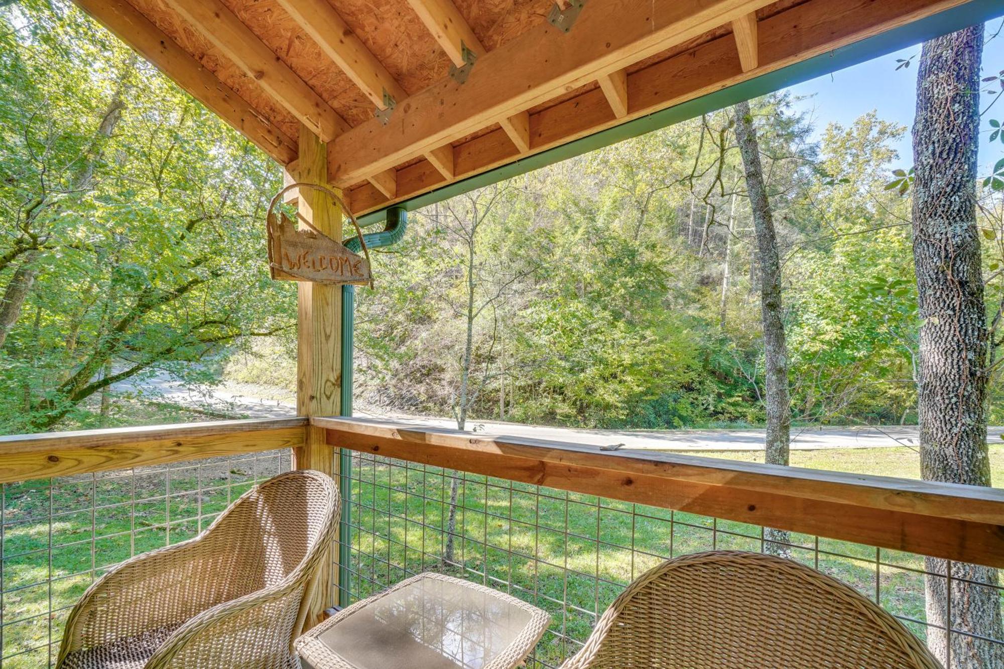 Just Fur Relaxin Sevierville Cabin With Hot Tub! Exterior photo
