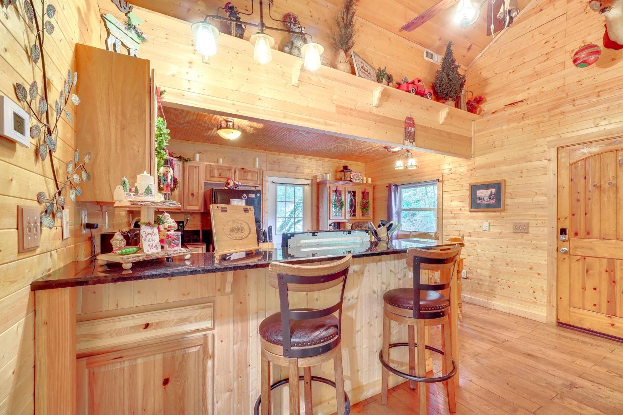 Just Fur Relaxin Sevierville Cabin With Hot Tub! Exterior photo